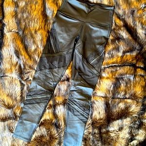 Knockout by Victoria Sport workout leggings with mesh details and shiny finish